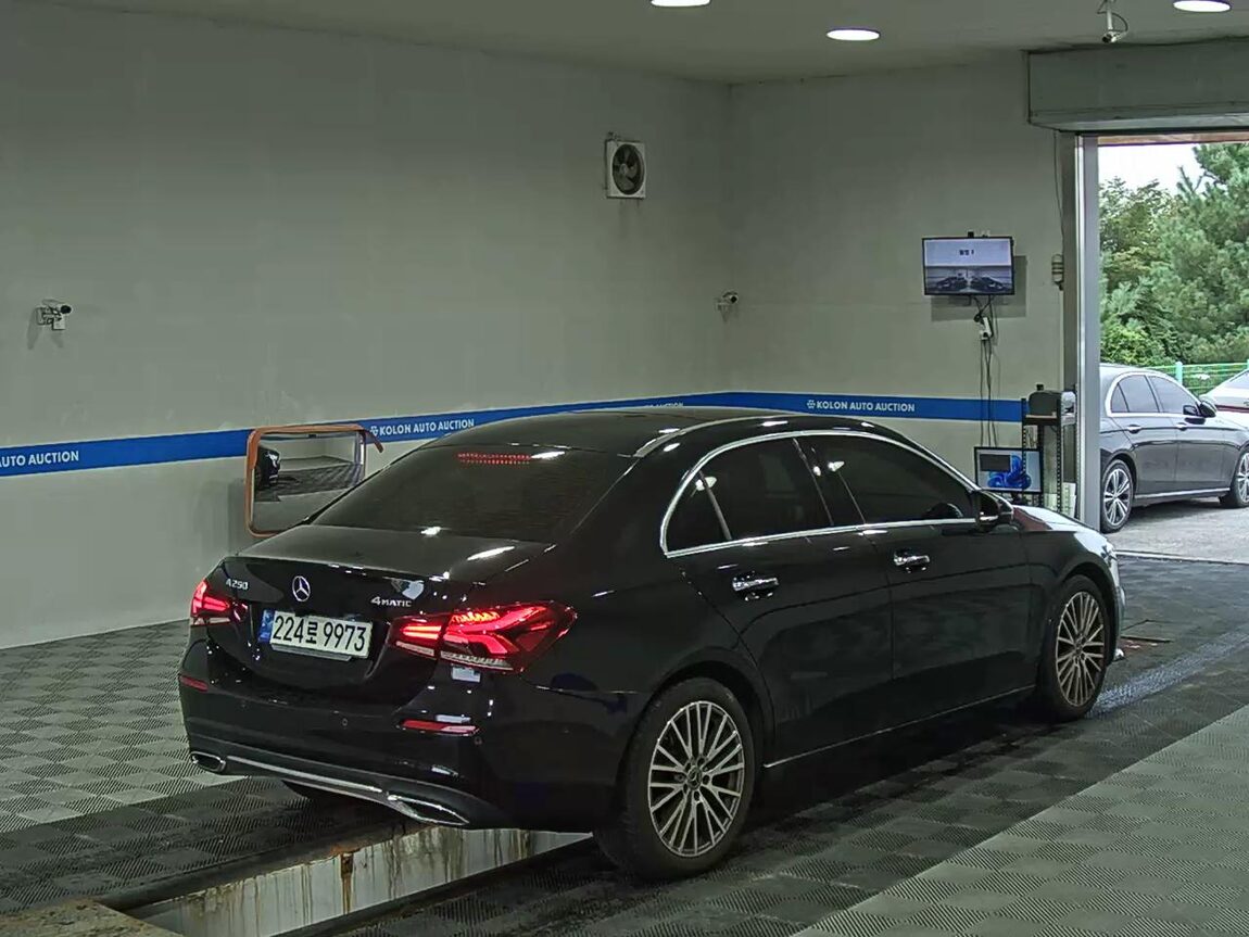 MERCEDES-BENZ A-CLASS (4TH GEN) A250 4MATIC SEDAN 2021 - zdjęcie 5