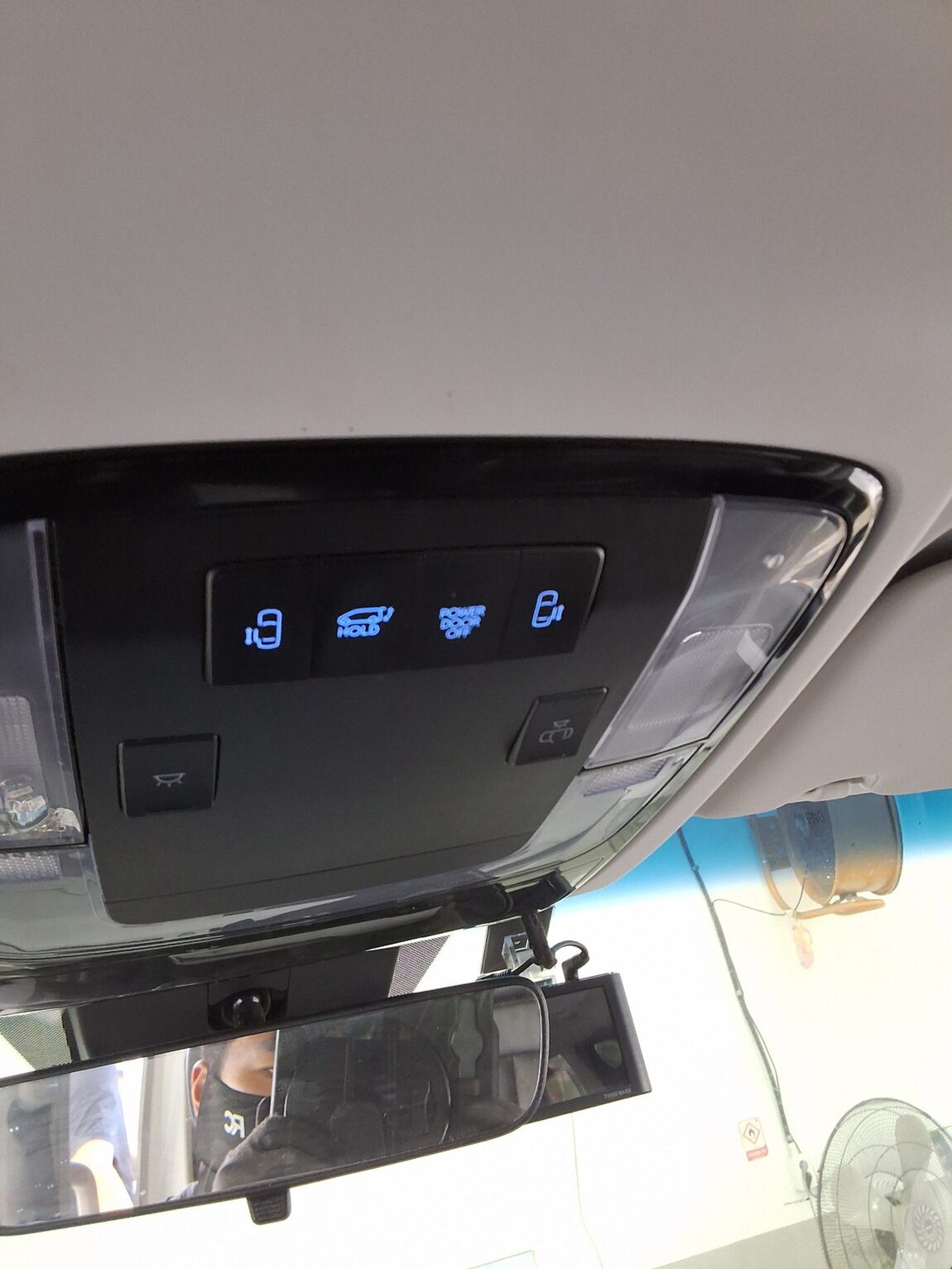 HYUNDAI STARIA 2.2 DIESEL TOURER 11-SEATER 2WD MODERN 2022 - zdjęcie 19