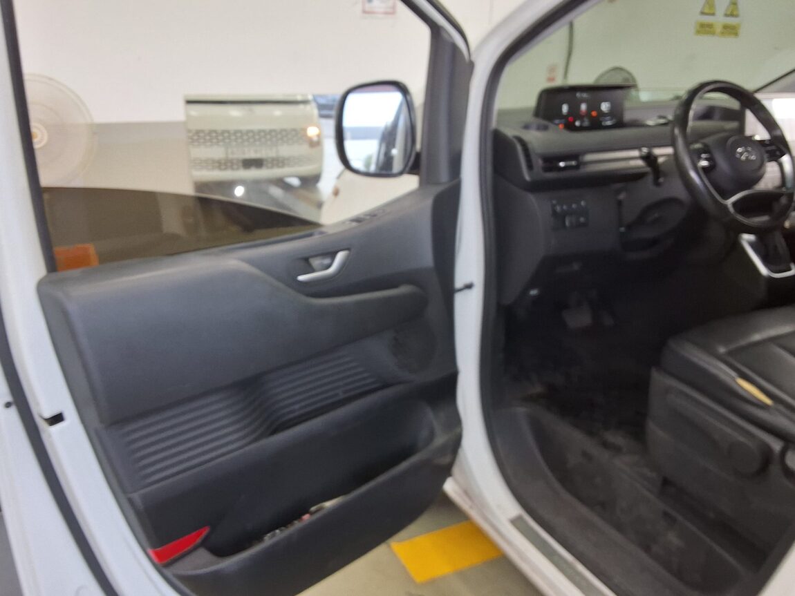 HYUNDAI STARIA 2.2 DIESEL TOURER 11-SEATER 2WD MODERN 2022 - zdjęcie 10