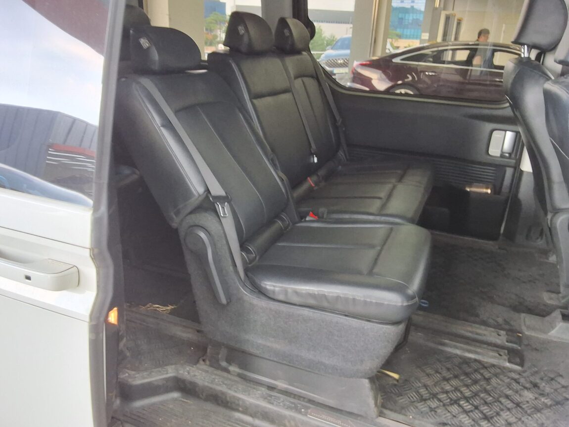 HYUNDAI STARIA 2.2 DIESEL TOURER 11-SEATER 2WD MODERN 2022 - zdjęcie 13