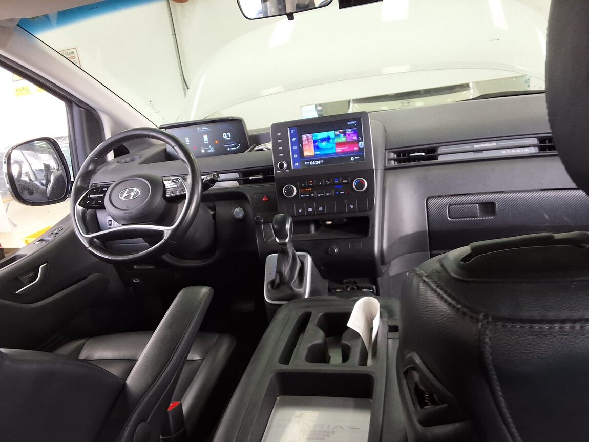 HYUNDAI STARIA 2.2 DIESEL TOURER 11-SEATER 2WD MODERN 2022 - zdjęcie 11