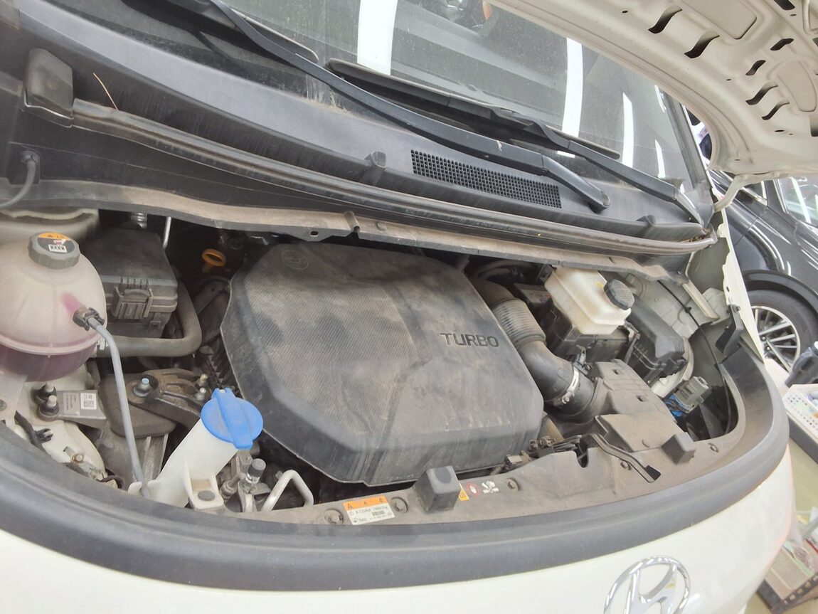 HYUNDAI STARIA 2.2 DIESEL TOURER 11-SEATER 2WD MODERN 2022 - zdjęcie 20