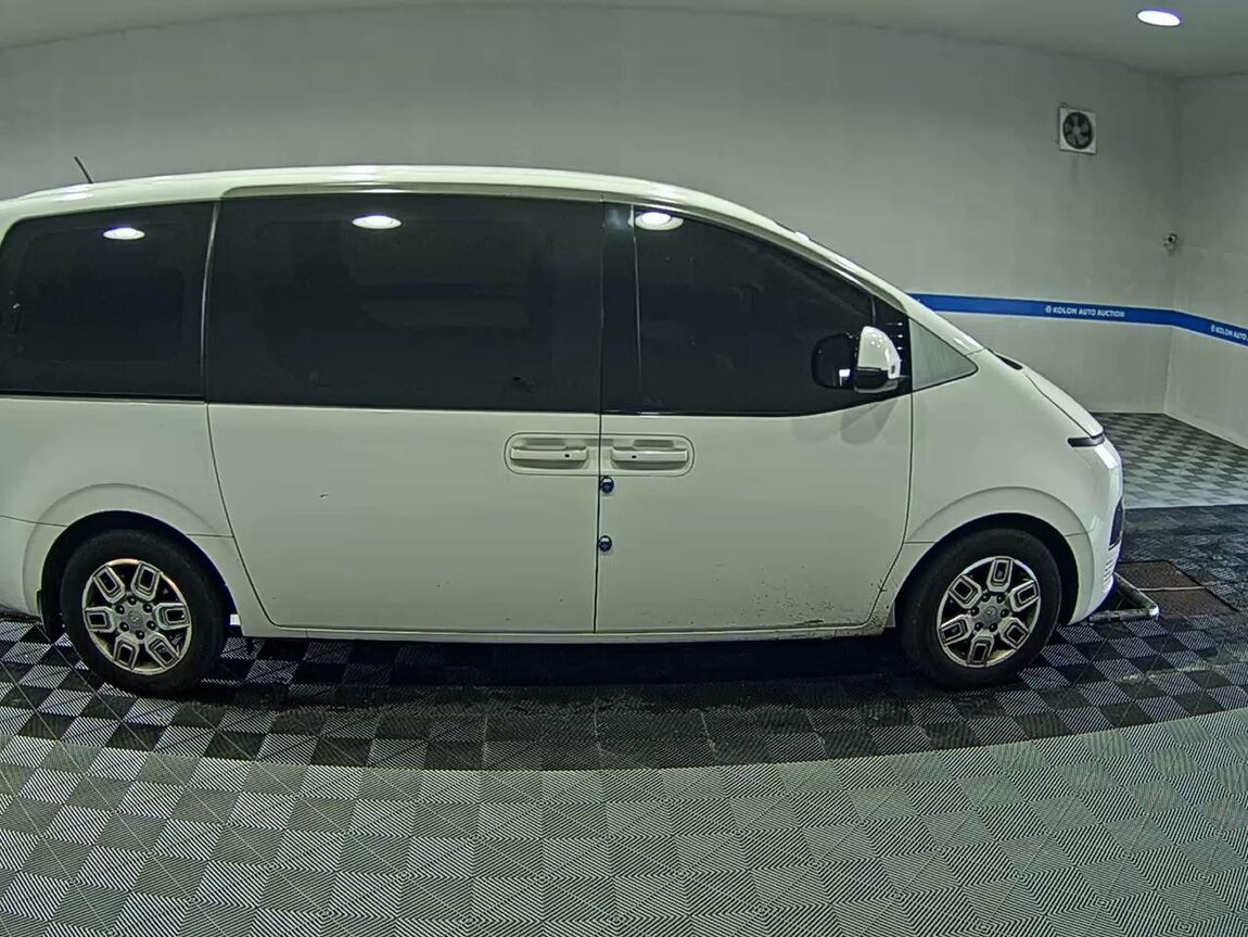 HYUNDAI STARIA 2.2 DIESEL TOURER 11-SEATER 2WD MODERN 2022 - zdjęcie 4