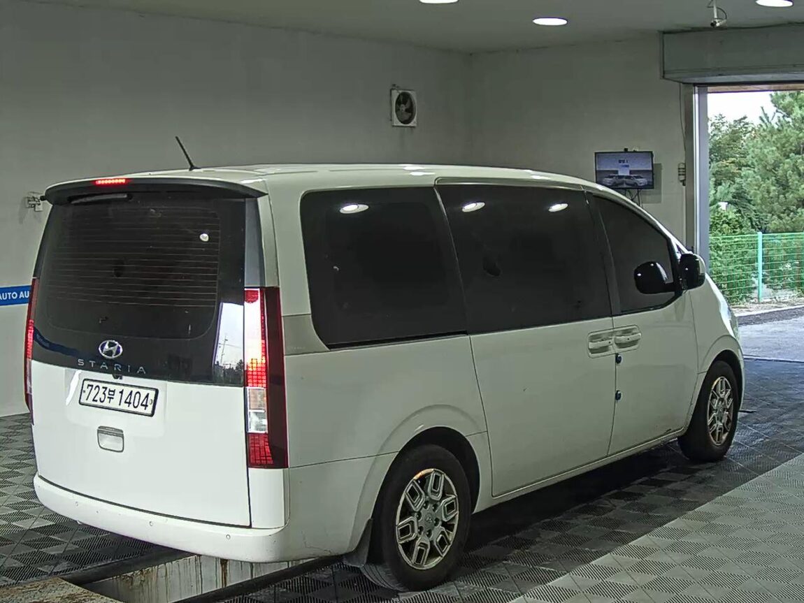 HYUNDAI STARIA 2.2 DIESEL TOURER 11-SEATER 2WD MODERN 2022 - zdjęcie 5