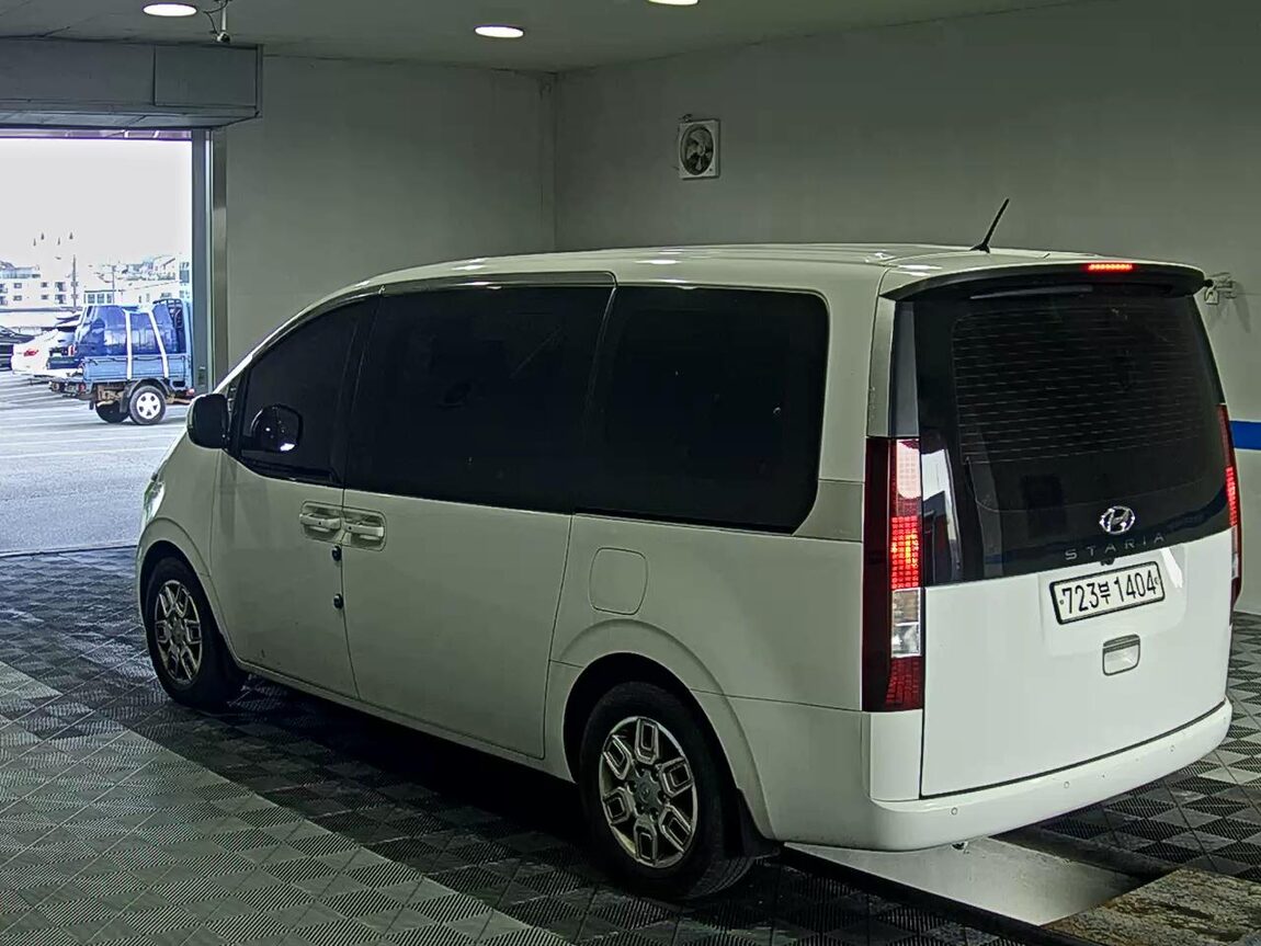 HYUNDAI STARIA 2.2 DIESEL TOURER 11-SEATER 2WD MODERN 2022 - zdjęcie 6