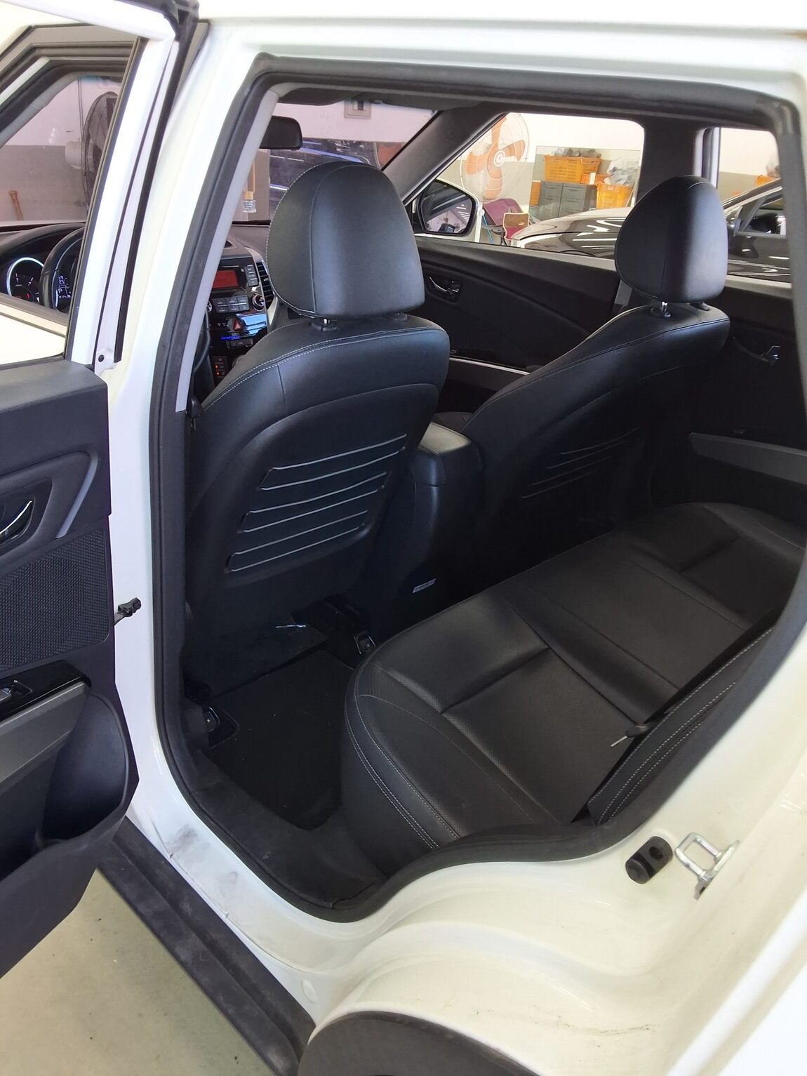 KG MOBILITY (SSANGYONG) TIVOLI DIESEL 2WD VX 2016 - zdjęcie 12