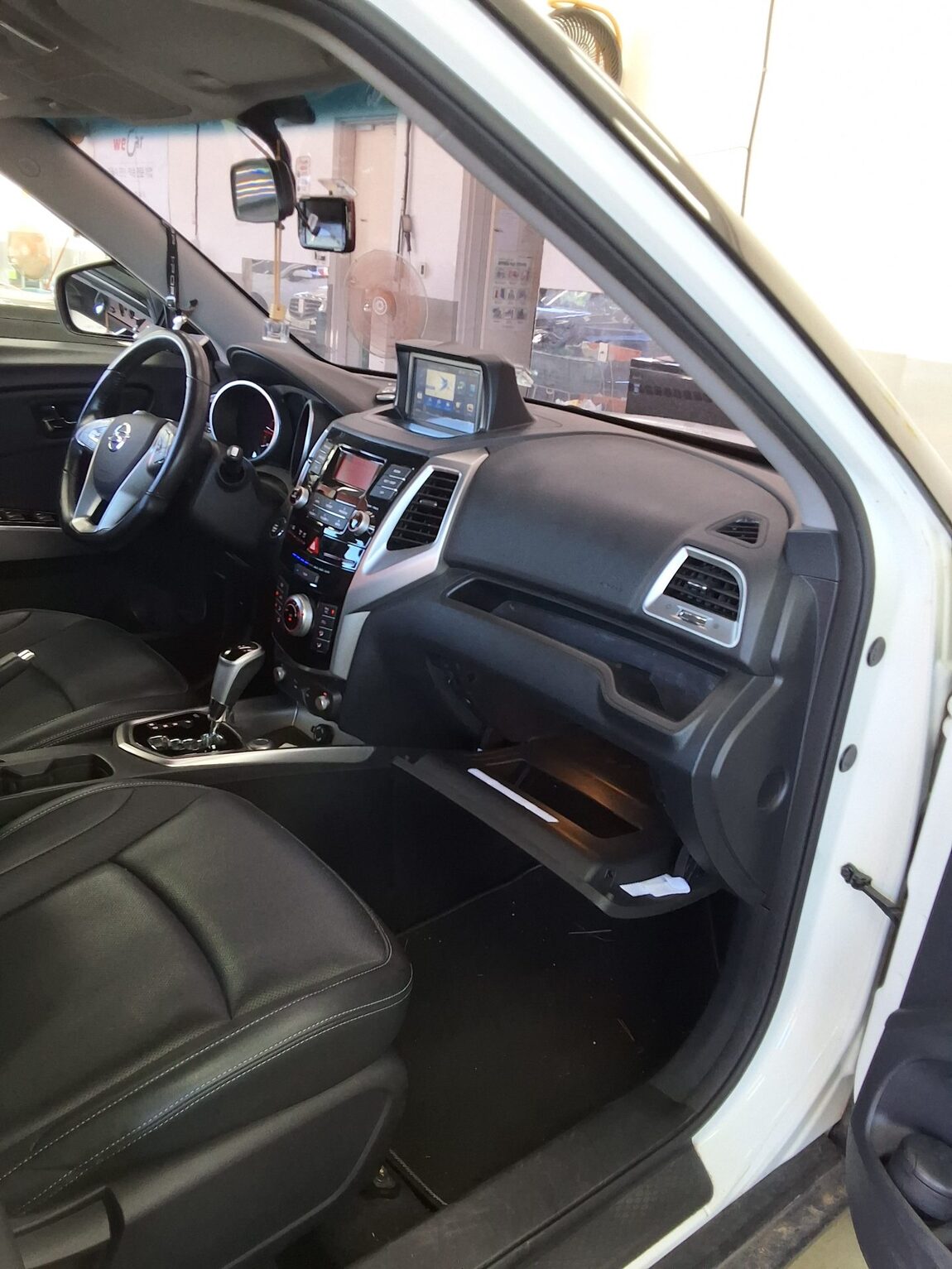 KG MOBILITY (SSANGYONG) TIVOLI DIESEL 2WD VX 2016 - zdjęcie 14