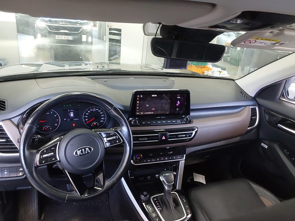 KIA SELTOS 1.6 GASOLINE 2WD SIGNATURE 2021 - zdjęcie 11
