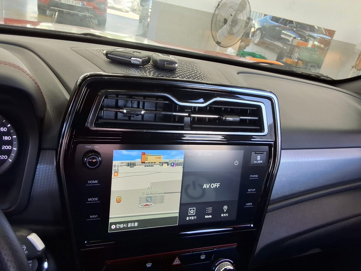 KG MOBILITY (SSANGYONG) VERY NEW TIVOLI 1.5 GASOLINE 2WD LIMITED EDITION 2021 - zdjęcie 18