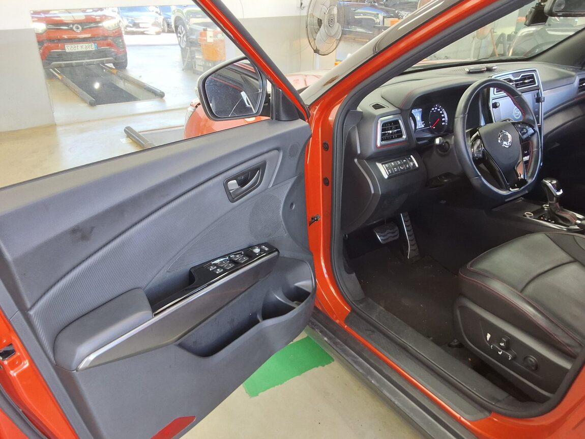 KG MOBILITY (SSANGYONG) VERY NEW TIVOLI 1.5 GASOLINE 2WD LIMITED EDITION 2021 - zdjęcie 10