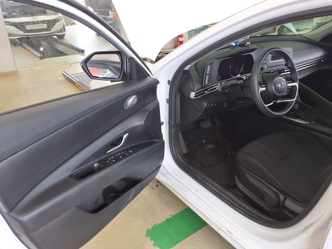 HYUNDAI AVANTE (CN7) 1.6 GASOLINE SMART 2023 - zdjęcie 11