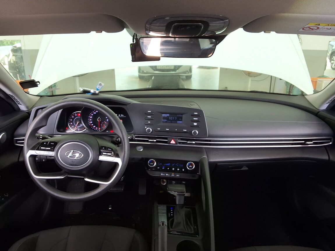 HYUNDAI AVANTE (CN7) 1.6 GASOLINE SMART 2023 - zdjęcie 12