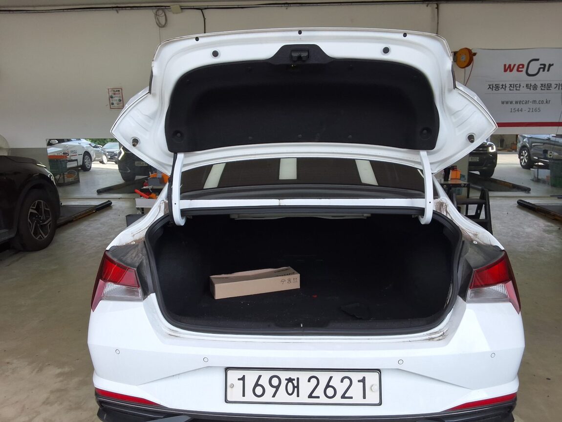 HYUNDAI AVANTE (CN7) 1.6 GASOLINE SMART 2023 - zdjęcie 16