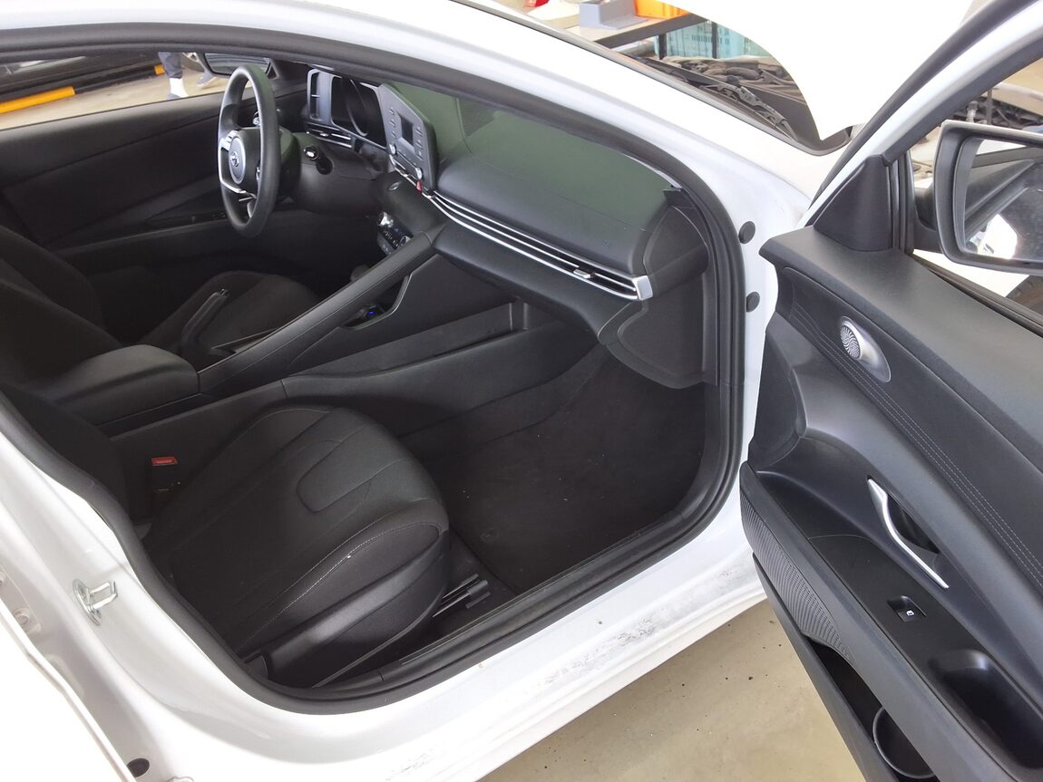 HYUNDAI AVANTE (CN7) 1.6 GASOLINE SMART 2023 - zdjęcie 15