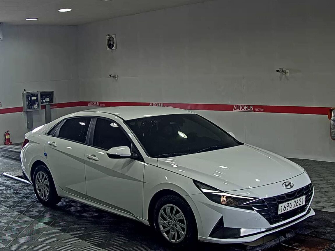 HYUNDAI AVANTE (CN7) 1.6 GASOLINE SMART 2023 - zdjęcie 3