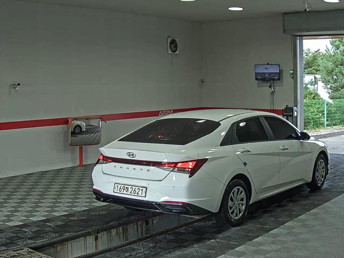 HYUNDAI AVANTE (CN7) 1.6 GASOLINE SMART 2023 - zdjęcie 5