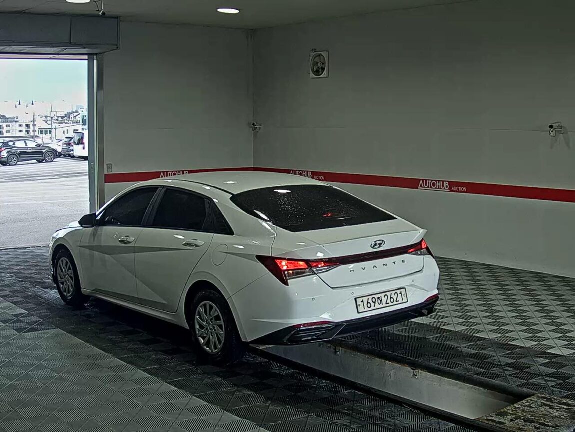 HYUNDAI AVANTE (CN7) 1.6 GASOLINE SMART 2023 - zdjęcie 6