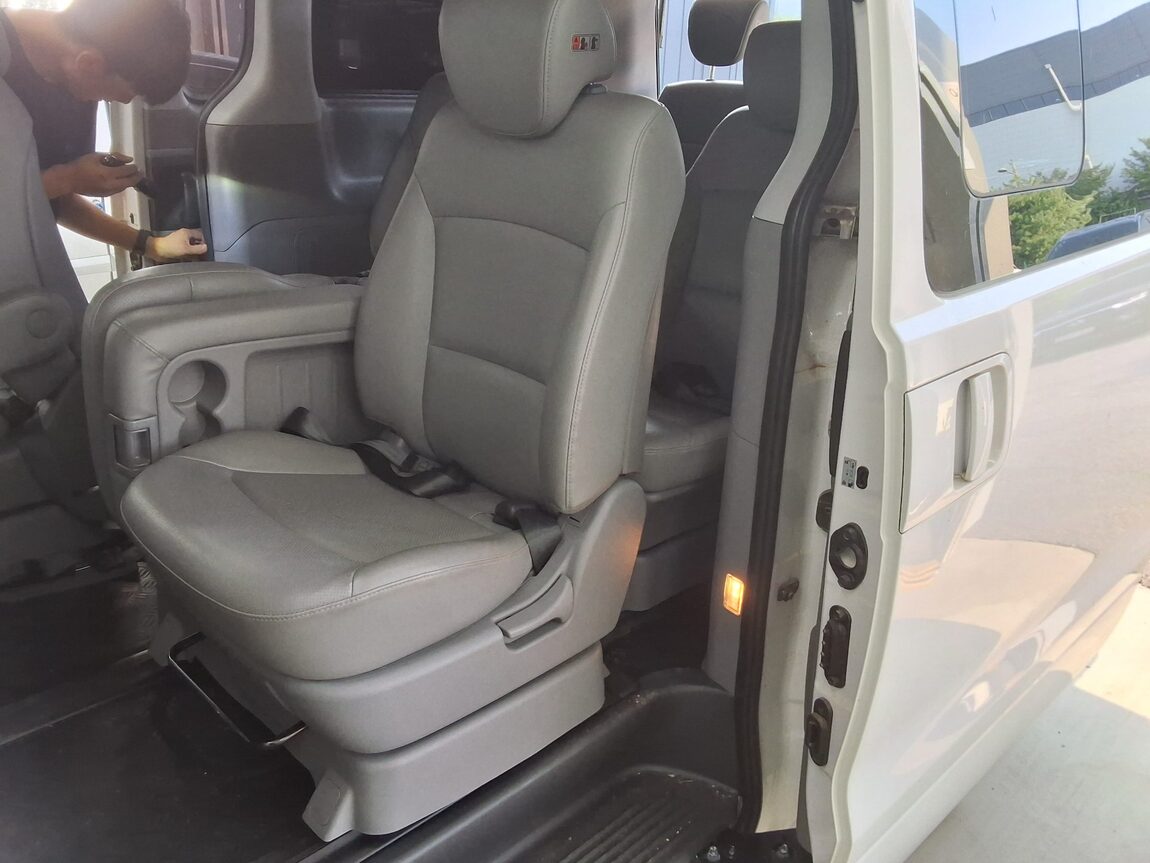 HYUNDAI THE NEW GRAND STAREX 12-SEATER DIESEL MODERN 2018 - zdjęcie 12