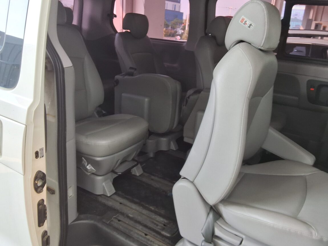 HYUNDAI THE NEW GRAND STAREX 12-SEATER DIESEL MODERN 2018 - zdjęcie 13