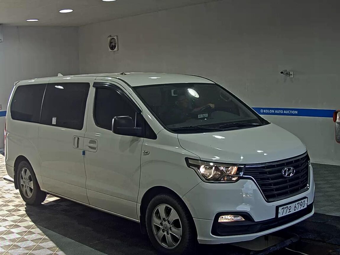 HYUNDAI THE NEW GRAND STAREX 12-SEATER DIESEL MODERN 2018 - zdjęcie 3