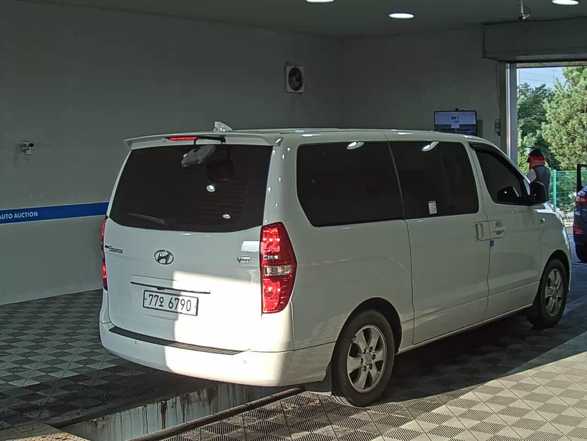 HYUNDAI THE NEW GRAND STAREX 12-SEATER DIESEL MODERN 2018 - zdjęcie 5