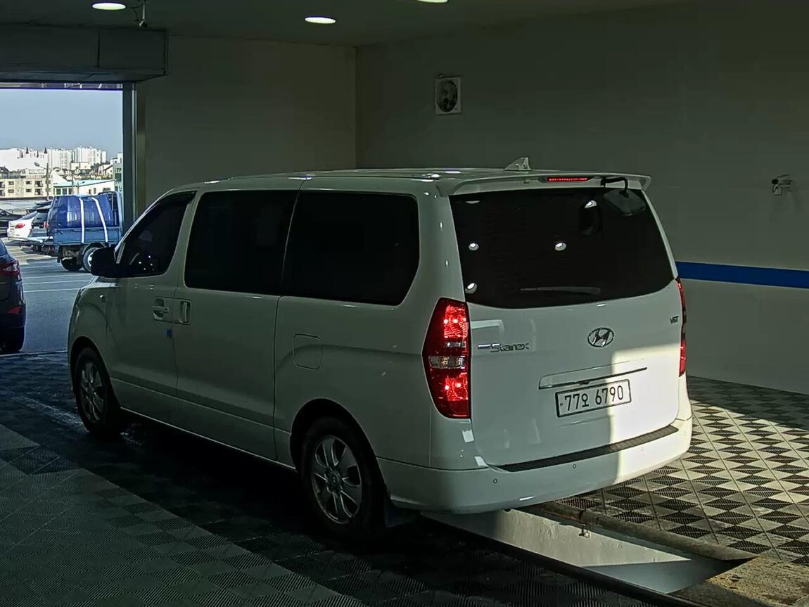 HYUNDAI THE NEW GRAND STAREX 12-SEATER DIESEL MODERN 2018 - zdjęcie 6