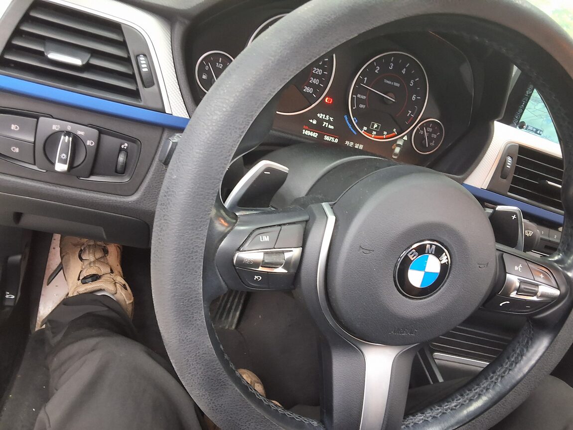 BMW 3 SERIES (6TH GEN) 320i M SPORT 2016 - zdjęcie 23