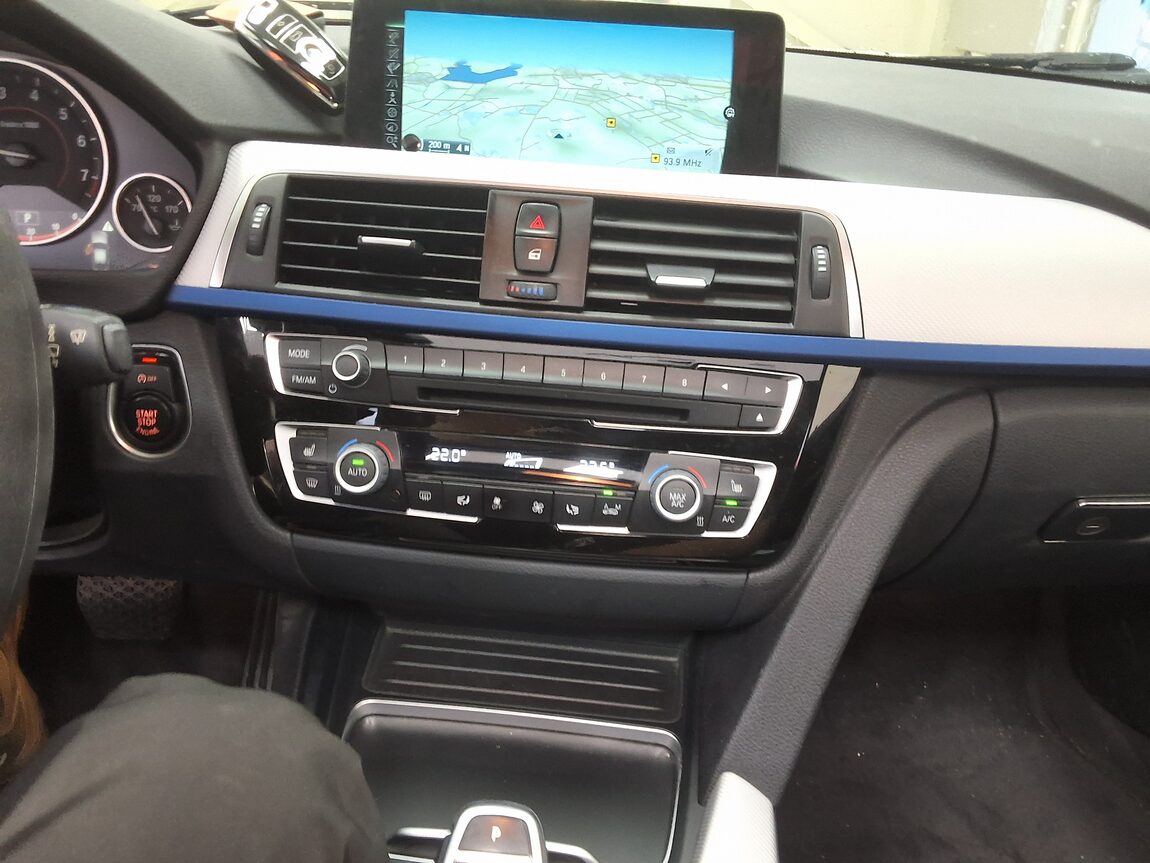 BMW 3 SERIES (6TH GEN) 320i M SPORT 2016 - zdjęcie 24