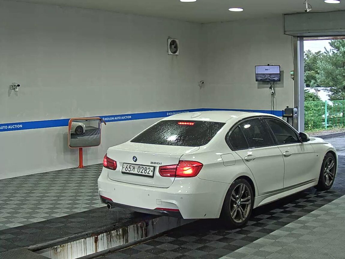 BMW 3 SERIES (6TH GEN) 320i M SPORT 2016 - zdjęcie 5