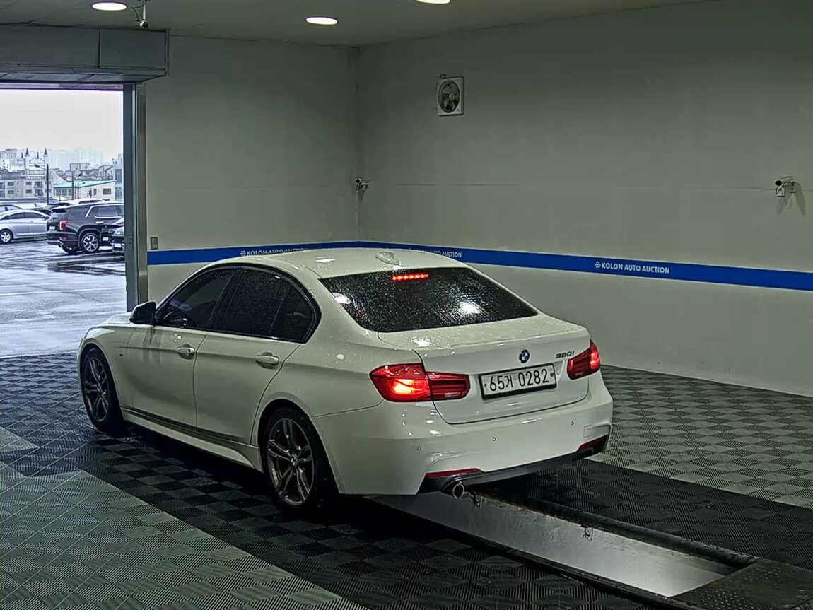 BMW 3 SERIES (6TH GEN) 320i M SPORT 2016 - zdjęcie 6