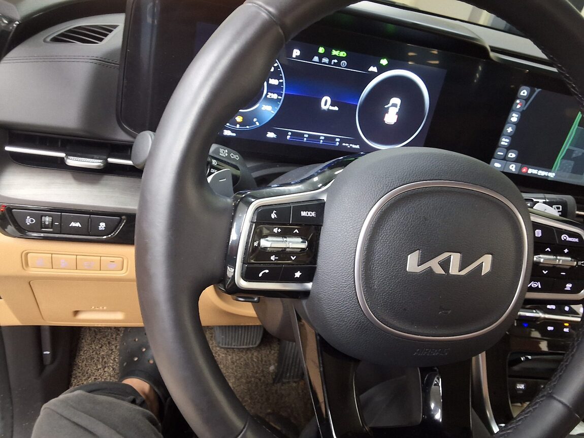 KIA NEW CARNIVAL (KA4) 9-SEATER GASOLINE SIGNATURE 2023 - zdjęcie 23