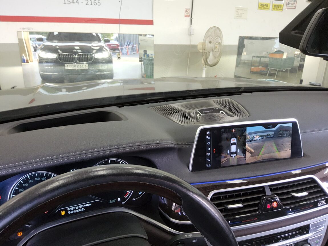 BMW 7 SERIES (6TH GEN) 750Li xDRIVE 2017 - zdjęcie 18