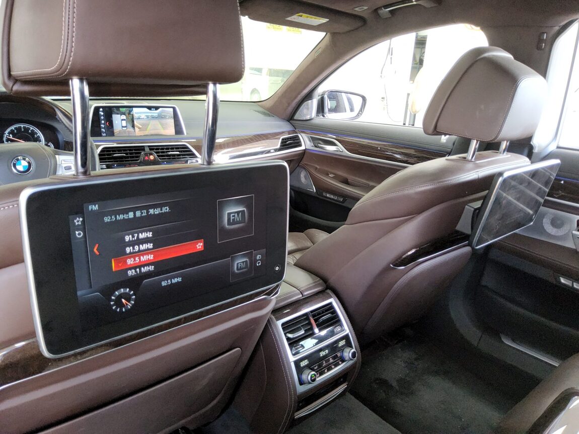 BMW 7 SERIES (6TH GEN) 750Li xDRIVE 2017 - zdjęcie 22