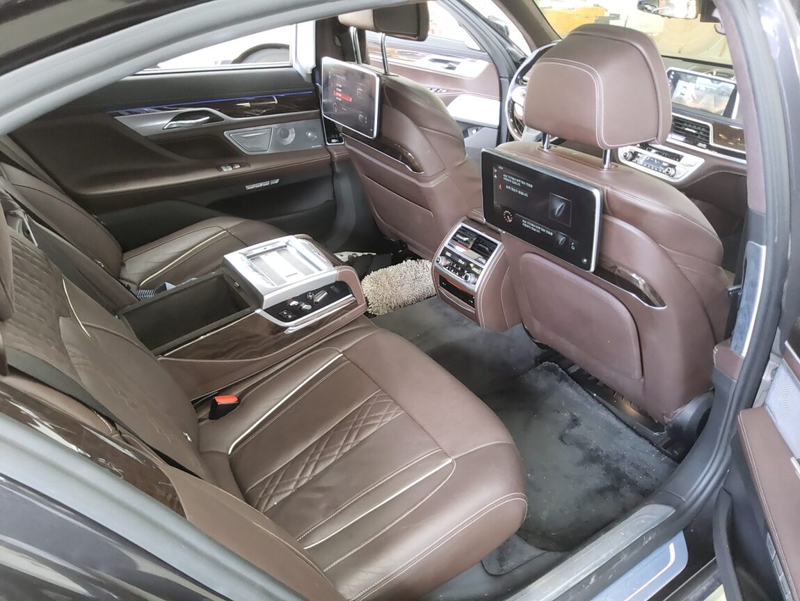 BMW 7 SERIES (6TH GEN) 750Li xDRIVE 2017 - zdjęcie 13