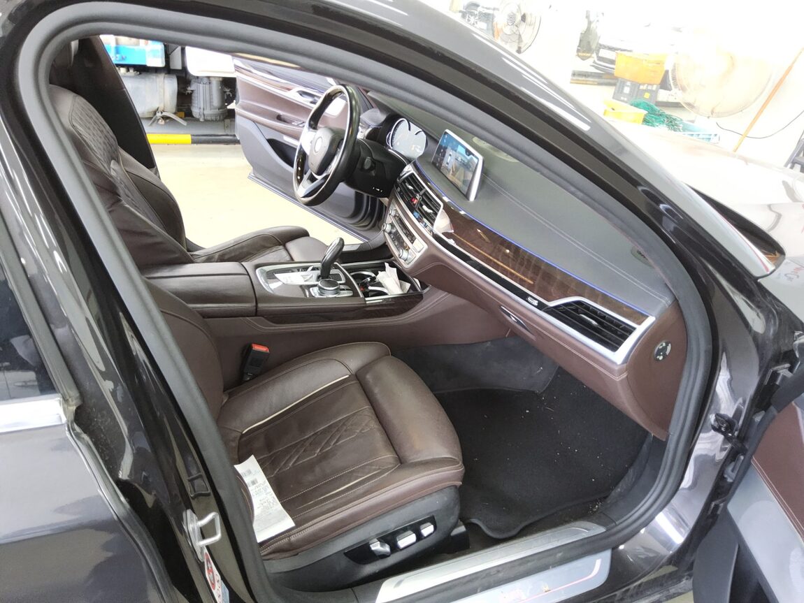 BMW 7 SERIES (6TH GEN) 750Li xDRIVE 2017 - zdjęcie 14