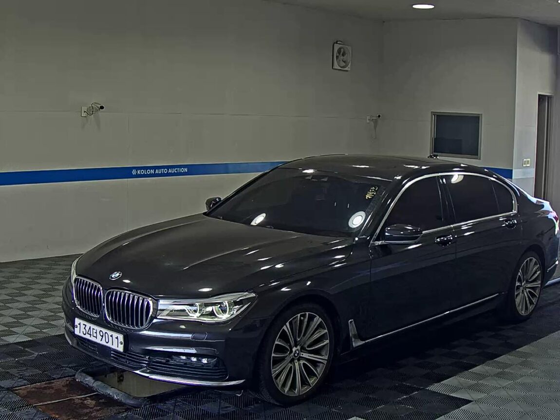 BMW 7 SERIES (6TH GEN) 750Li xDRIVE 2017 - zdjęcie 2