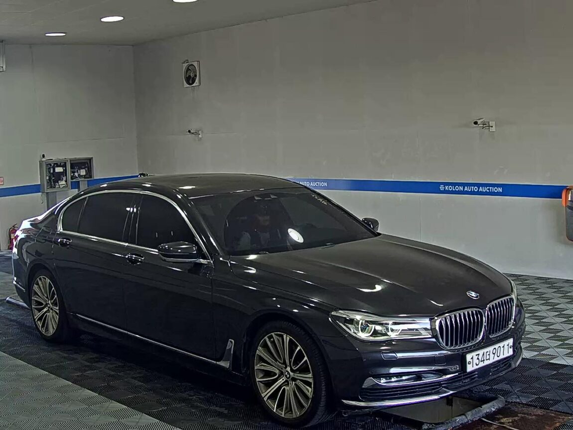 BMW 7 SERIES (6TH GEN) 750Li xDRIVE 2017 - zdjęcie 3
