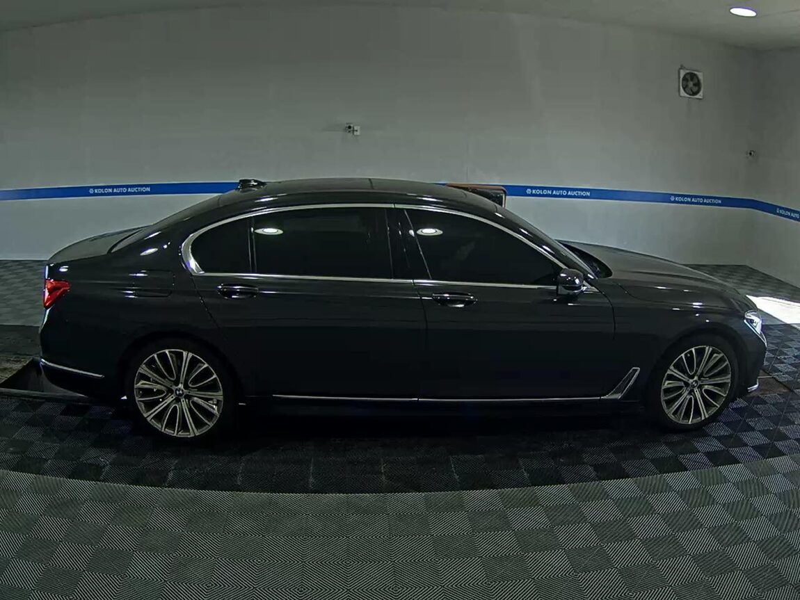 BMW 7 SERIES (6TH GEN) 750Li xDRIVE 2017 - zdjęcie 4