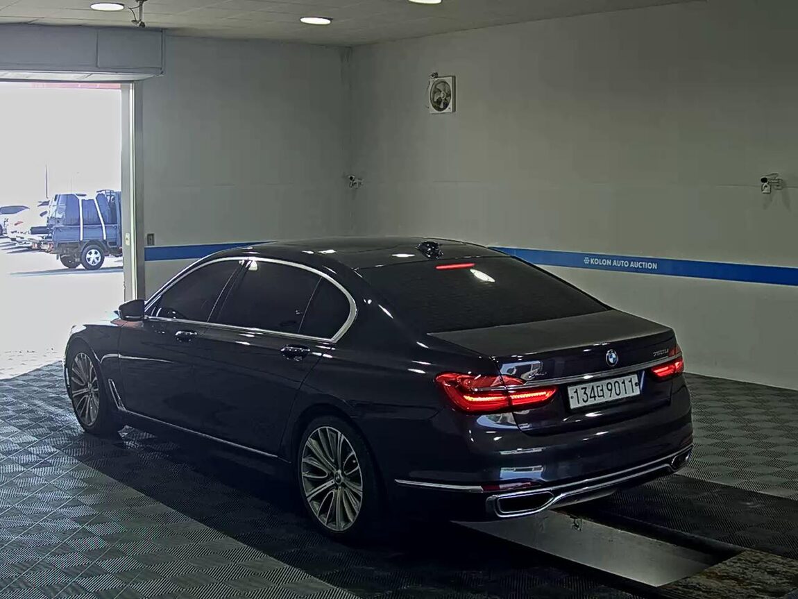 BMW 7 SERIES (6TH GEN) 750Li xDRIVE 2017 - zdjęcie 6