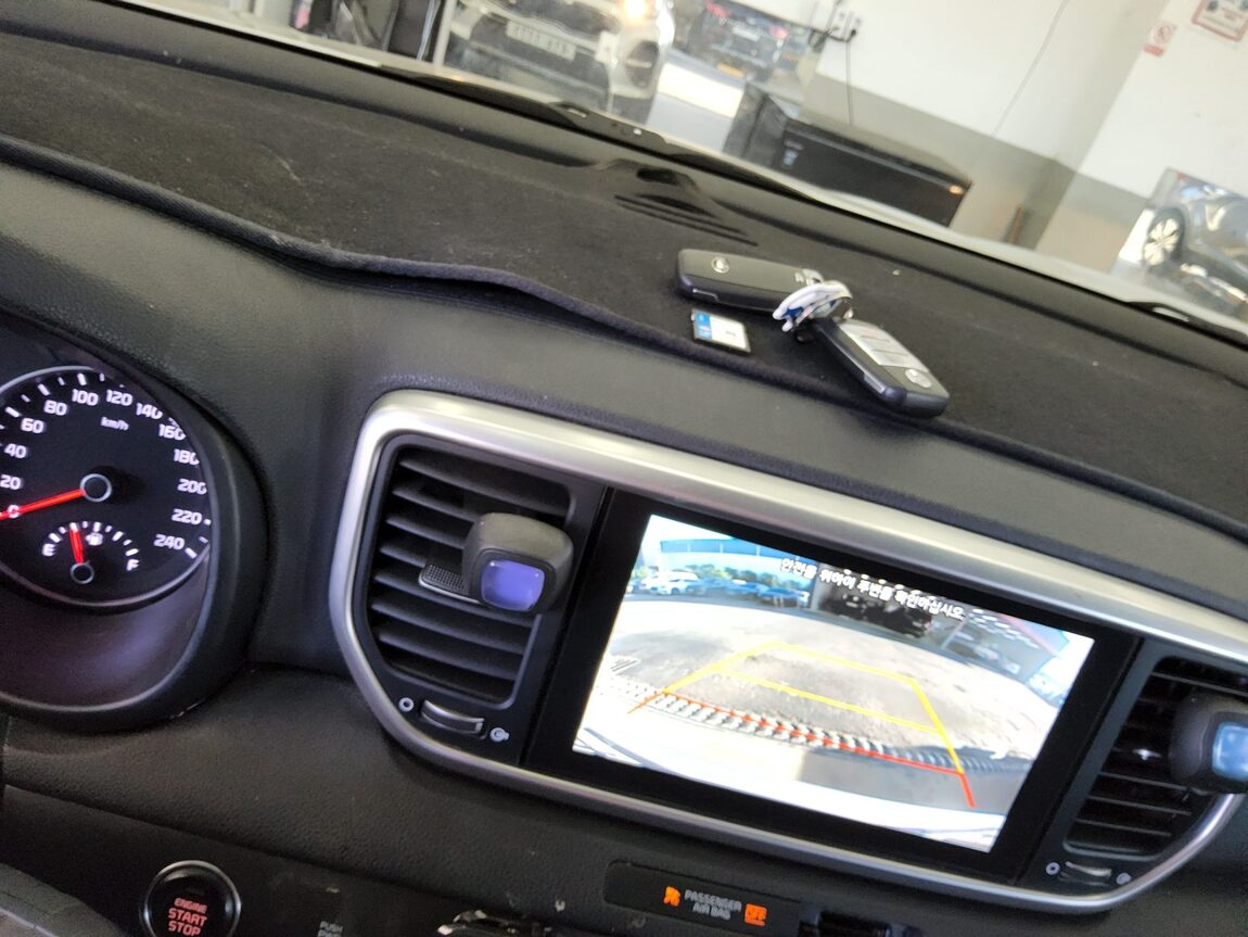 KIA SPORTAGE THE BOLD R2.0 DIESEL 2WD PRESTIGE 2019 - zdjęcie 17
