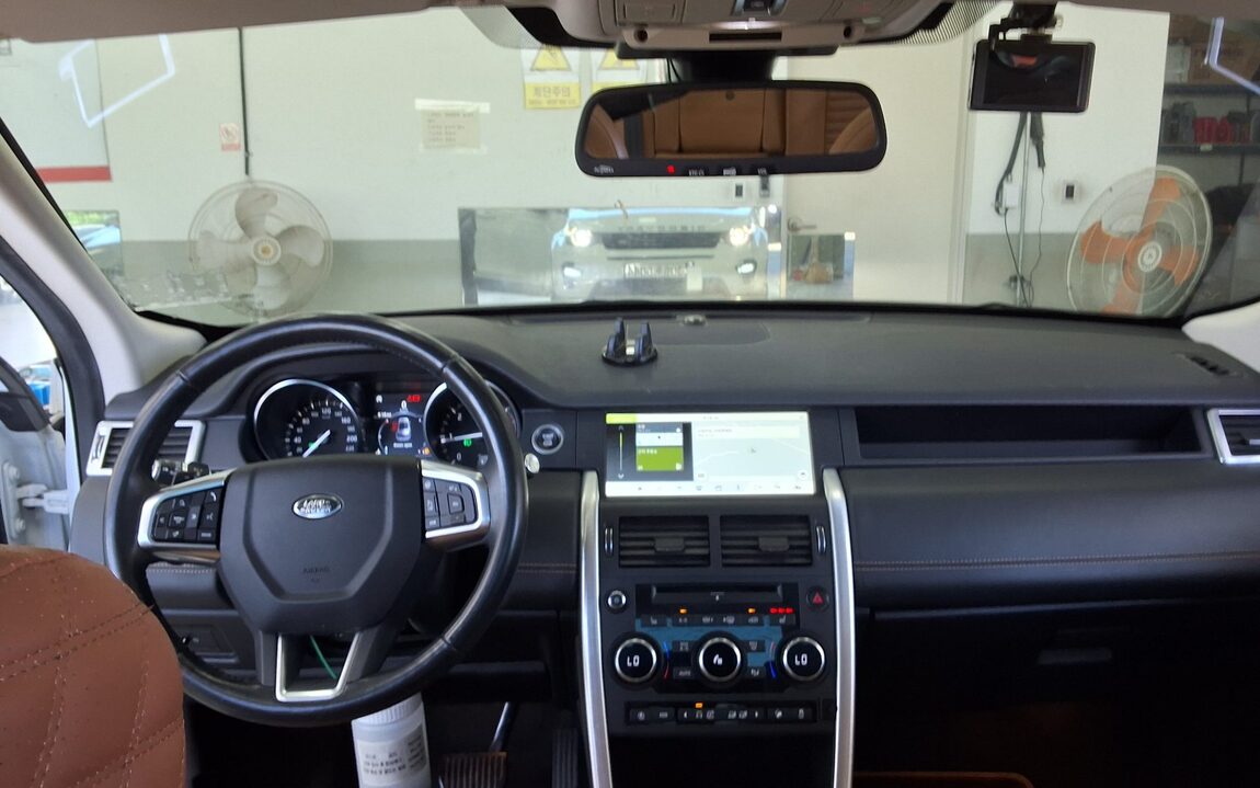 LAND ROVER DISCOVERY SPORT 2.0 TD4 HSE LUXURY 2018 - zdjęcie 11