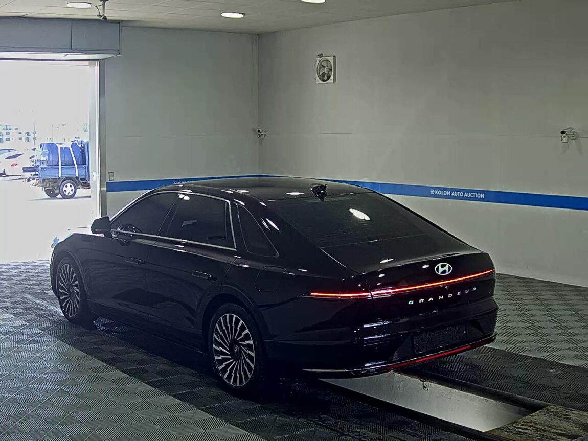 HYUNDAI THE ALL NEW GRANDEUR GASOLINE 3.5 2WD CALLIGRAPHY 2023 - zdjęcie 6