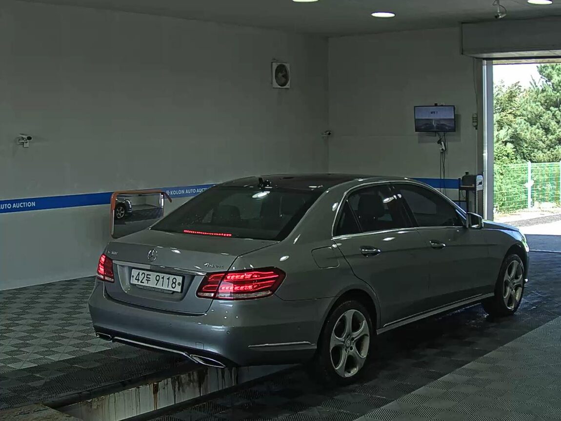 MERCEDES-BENZ E-CLASS (4TH GEN) E400 4MATIC INTELLIGENT DRIVE 2015 - zdjęcie 5