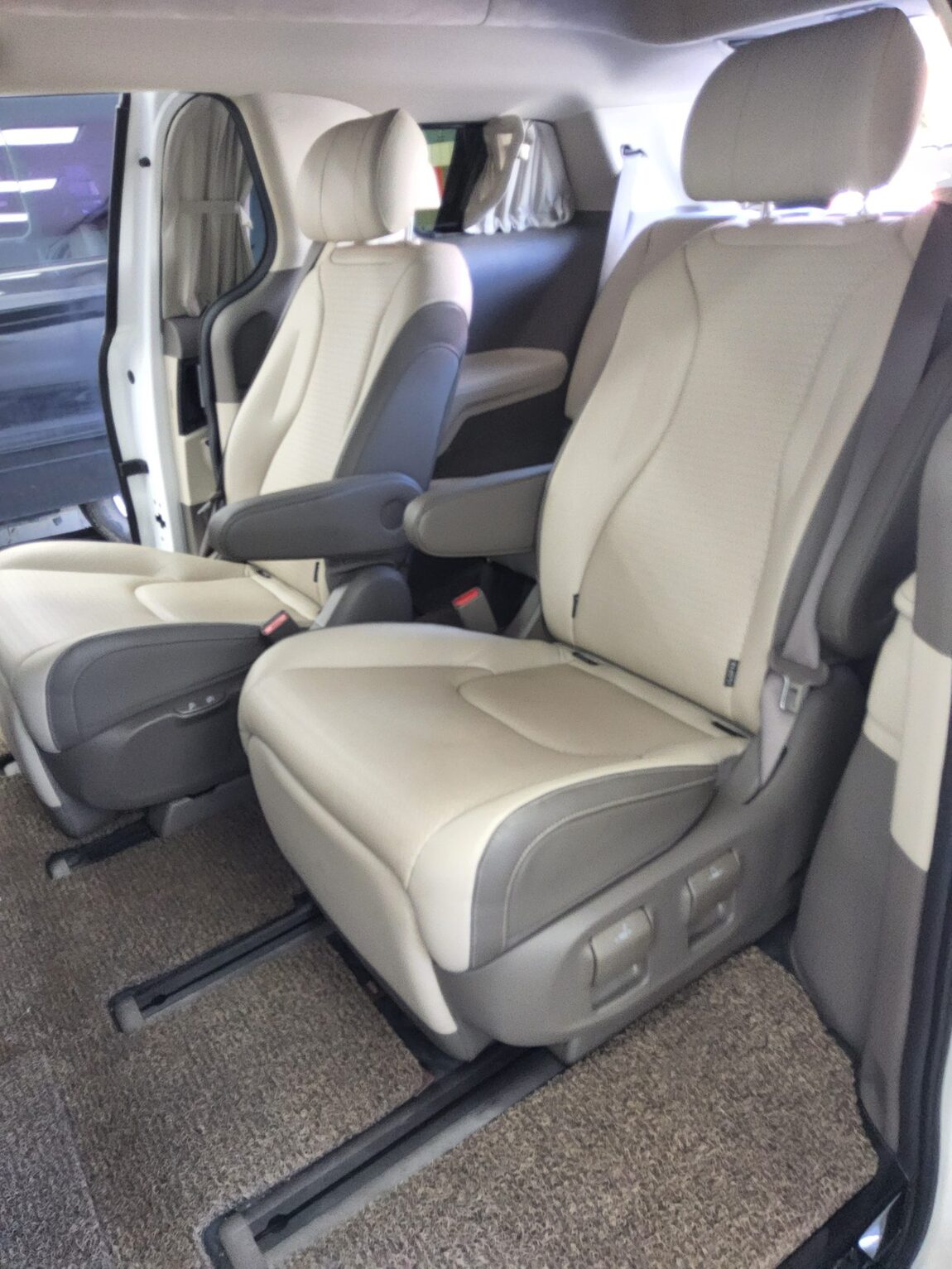 KIA NEW CARNIVAL (KA4) HI-LIMOUSINE 7-SEATER GASOLINE SIGNATURE 2022 - zdjęcie 12