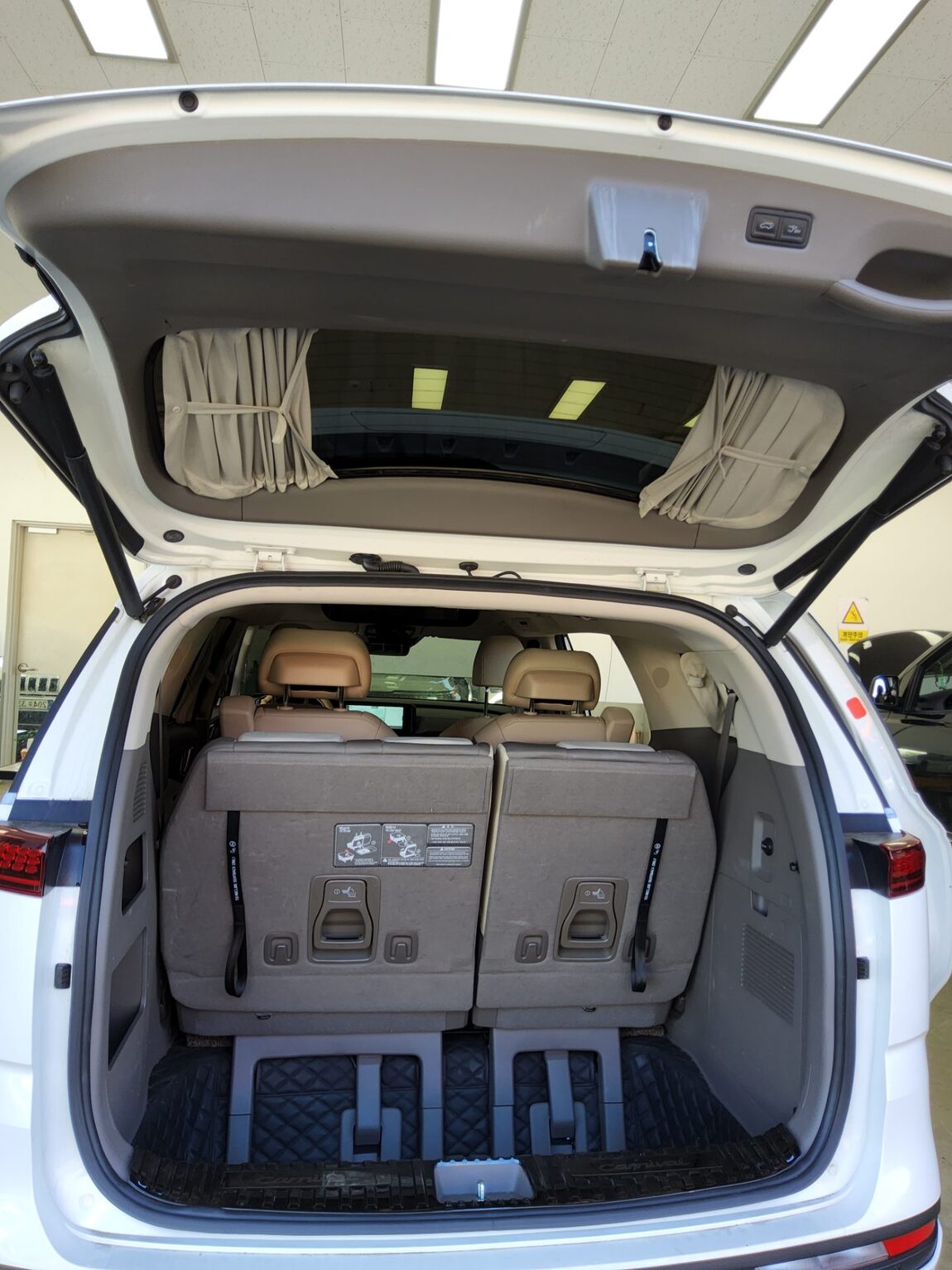 KIA NEW CARNIVAL (KA4) HI-LIMOUSINE 7-SEATER GASOLINE SIGNATURE 2022 - zdjęcie 15