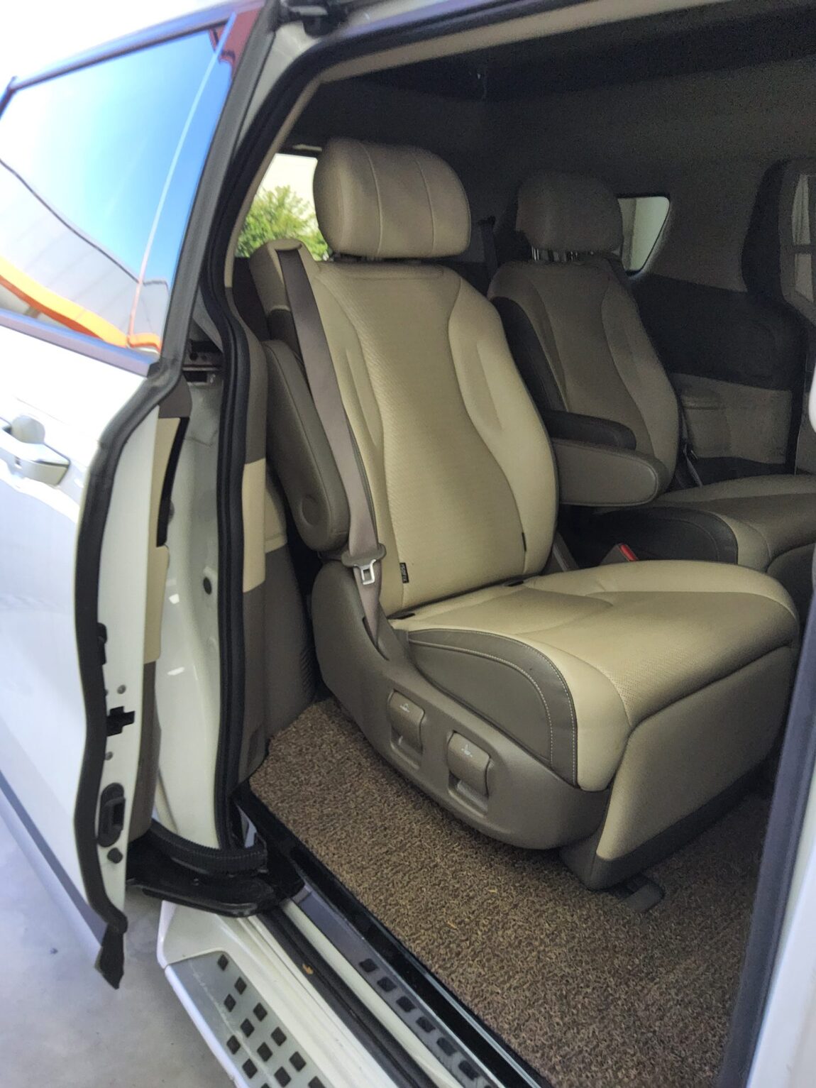 KIA NEW CARNIVAL (KA4) HI-LIMOUSINE 7-SEATER GASOLINE SIGNATURE 2022 - zdjęcie 13