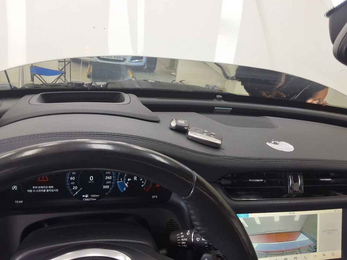 JAGUAR XF (2ND GEN) 2.0 20d PRESTIGE 2018 - zdjęcie 25
