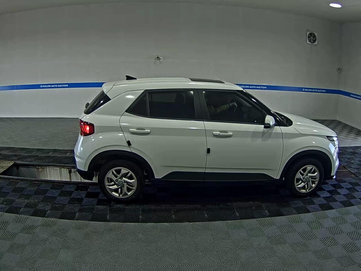HYUNDAI VENUE 1.6 GASOLINE MODERN PLUS 2022 - zdjęcie 4