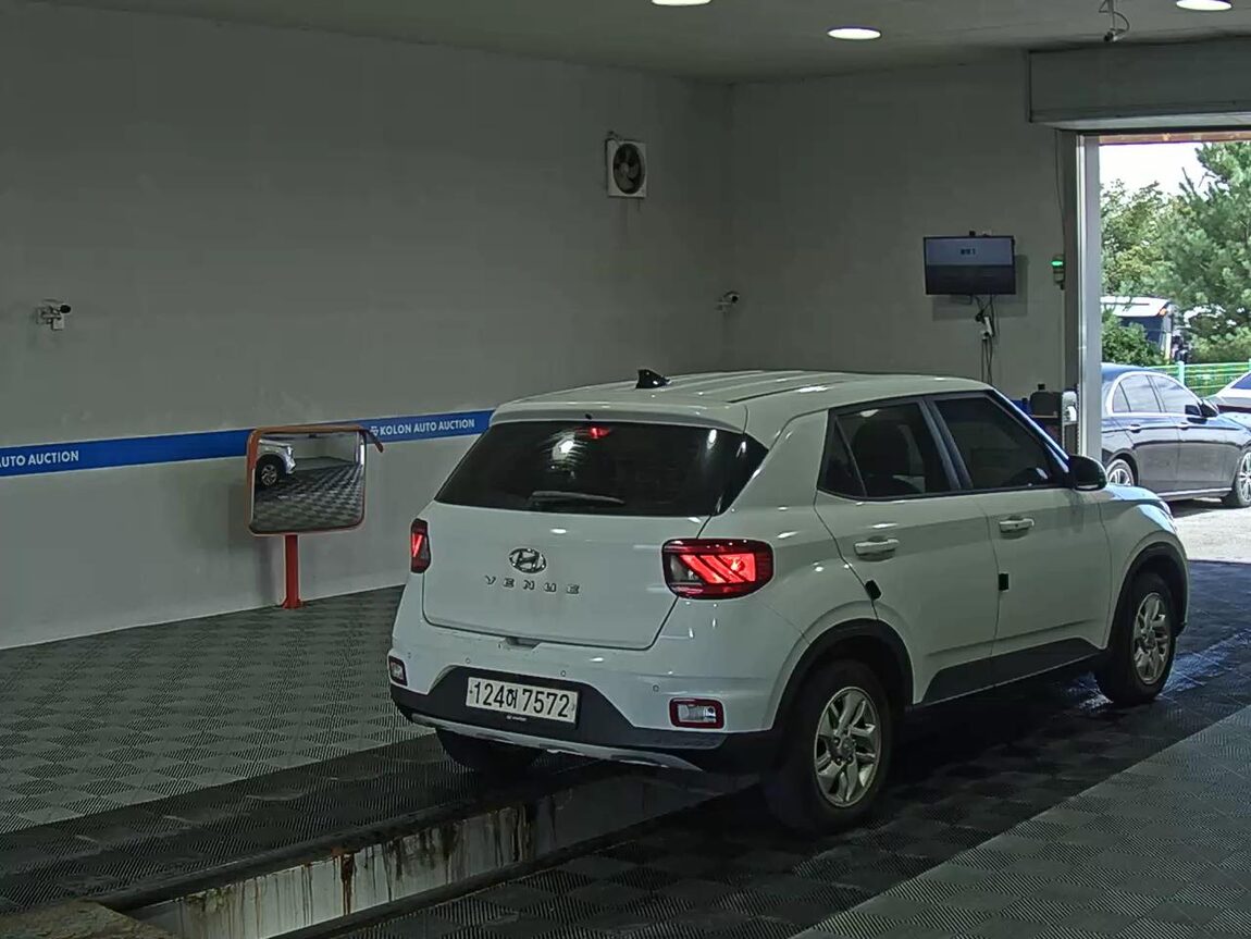 HYUNDAI VENUE 1.6 GASOLINE MODERN PLUS 2022 - zdjęcie 5