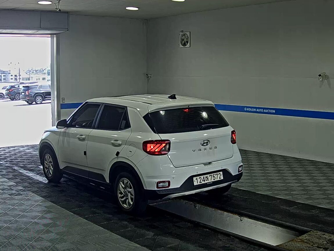 HYUNDAI VENUE 1.6 GASOLINE MODERN PLUS 2022 - zdjęcie 6